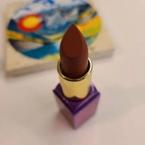 Willy Wonka x REVOLUTION "Wonka Lipstick" - creamy brown - Picture 9 of 12